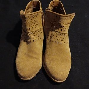 Ladies Beartraps camel colored leather booties